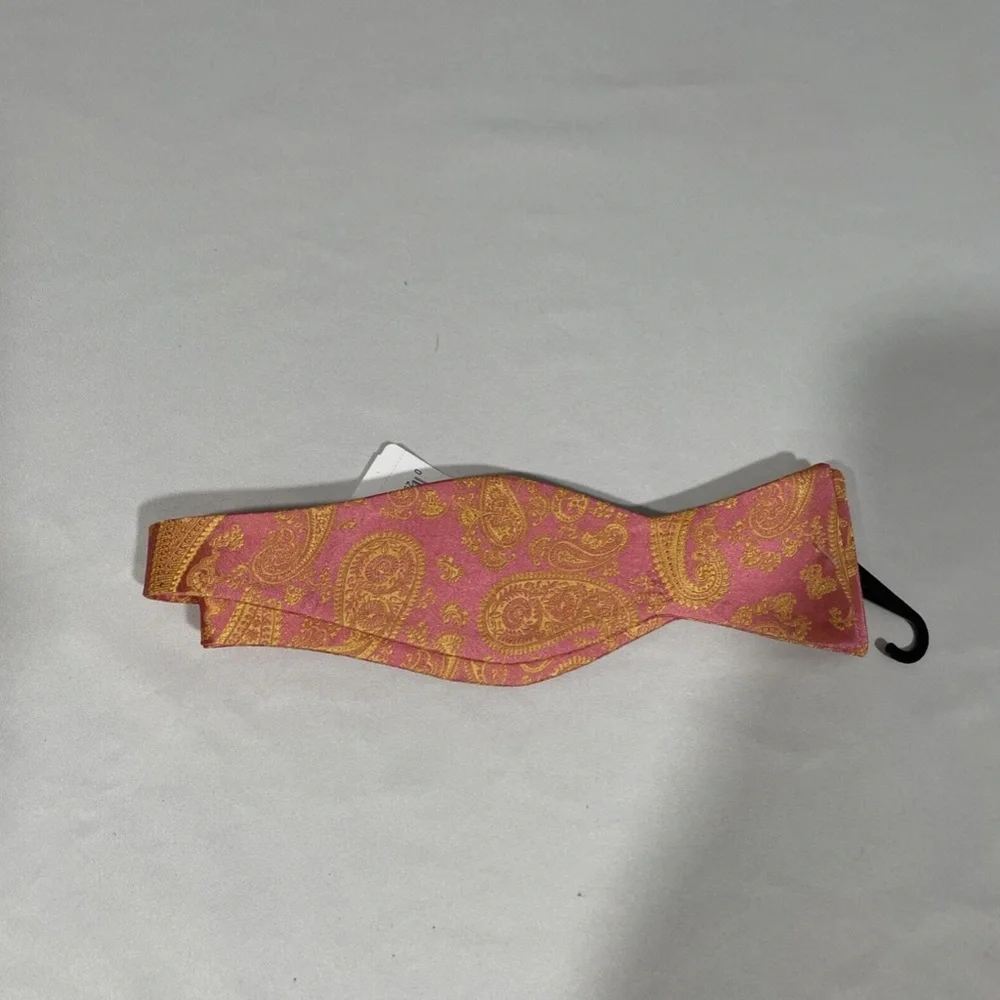 NWT $80 Ted Baker London MEN Preakness Paisley Silk Bow Tie in‎ in Pink/Peach